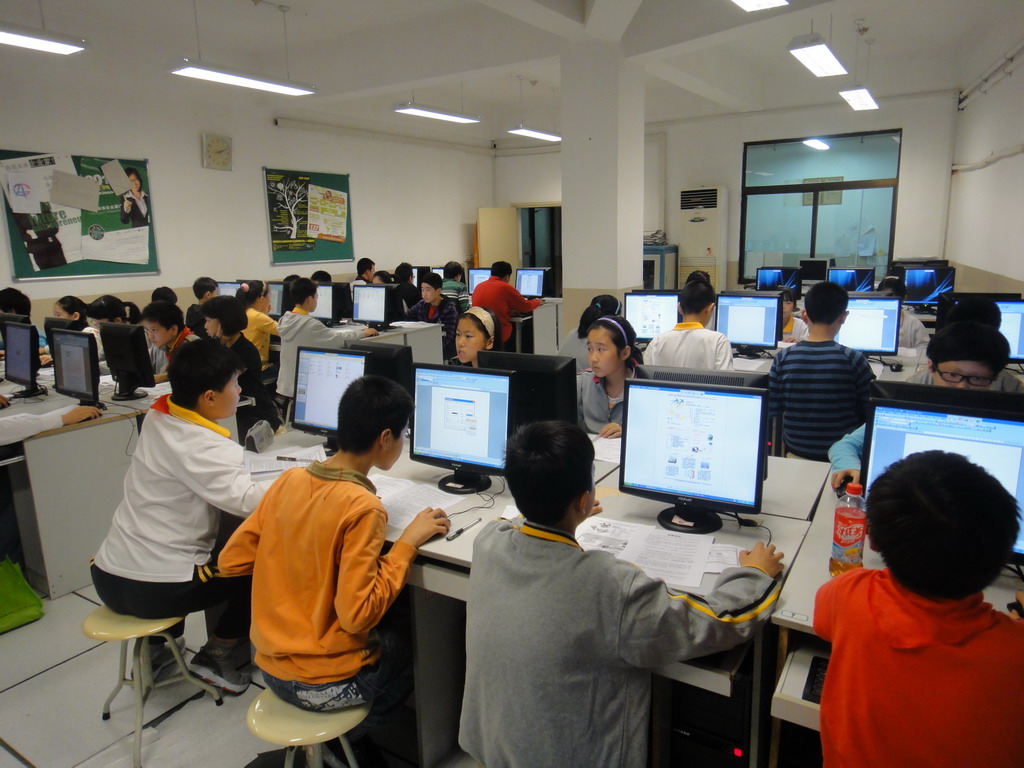 2012徐汇区“五十四中”杯中学生计算机应用操作竞赛 软件开发赛项精彩纷呈